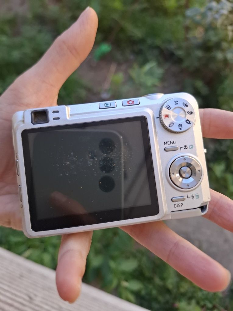Компактен дигитален фотоапарат CASIO EXILIM EX-Z750