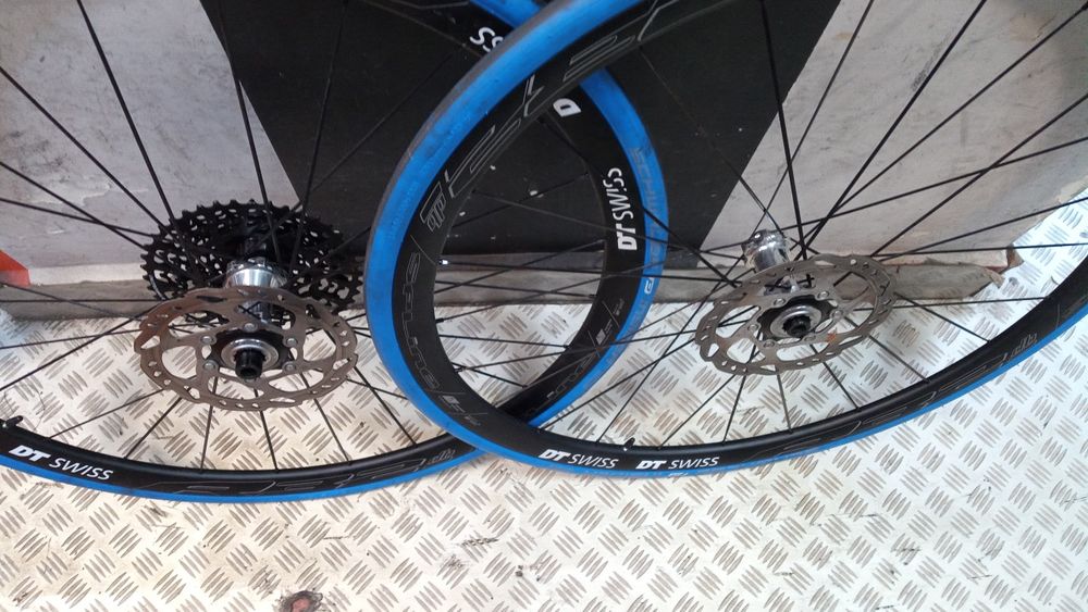 Rotii gravele/cursiera dtswiiss r 32 db