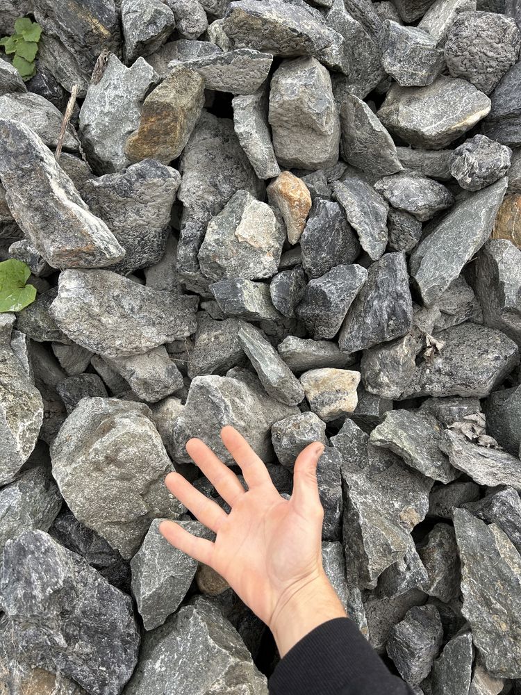 Piatra concasata sparta gri de granit pt parcare sau drum gabioane