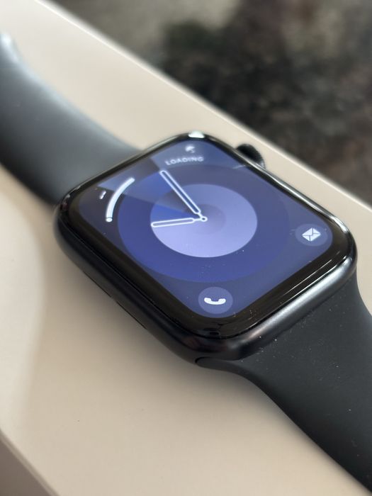 Смарт часовник Apple Watch SE2