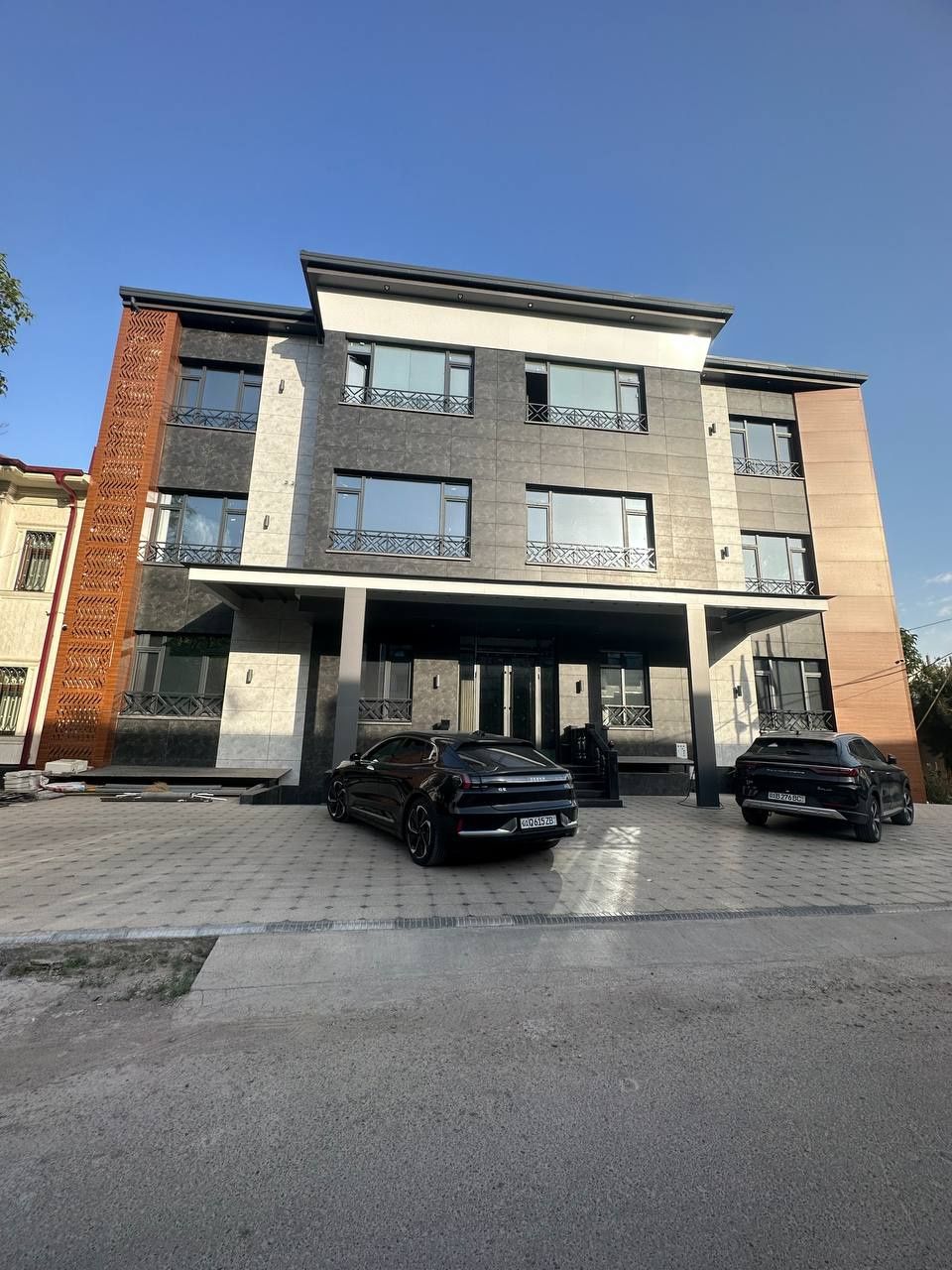 Продается Здание Гостиница,2150 КВ Юнусабад