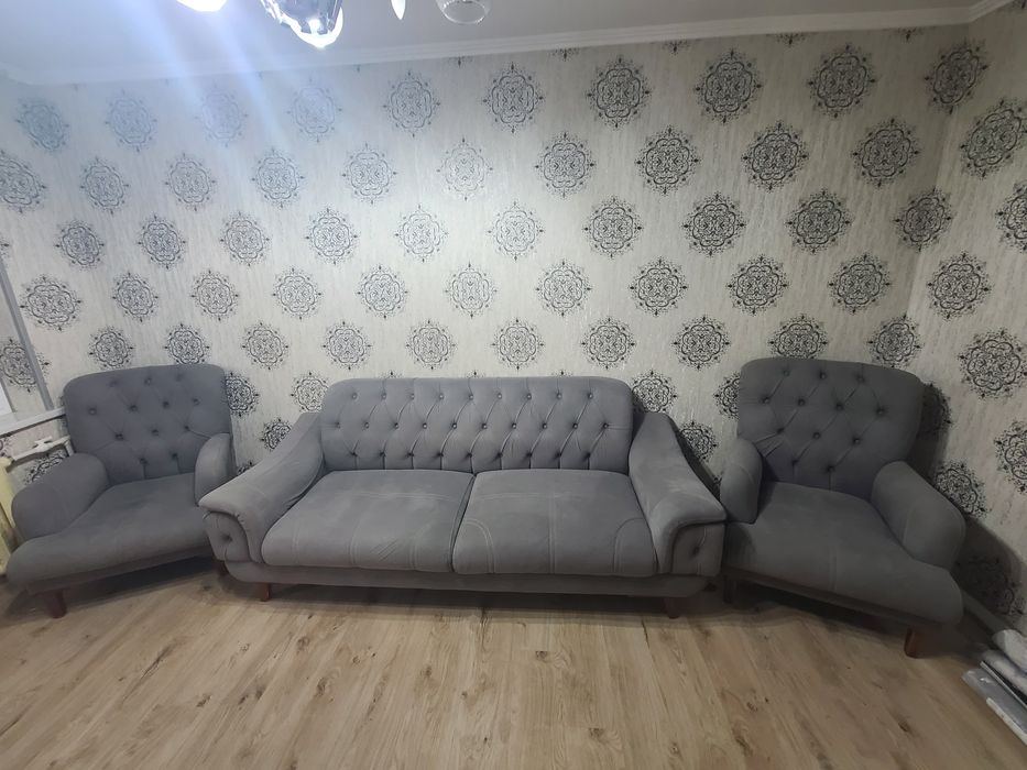 Диван кресла стол и стулья комплект