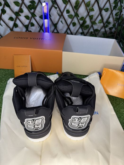 Lv  Skate negru