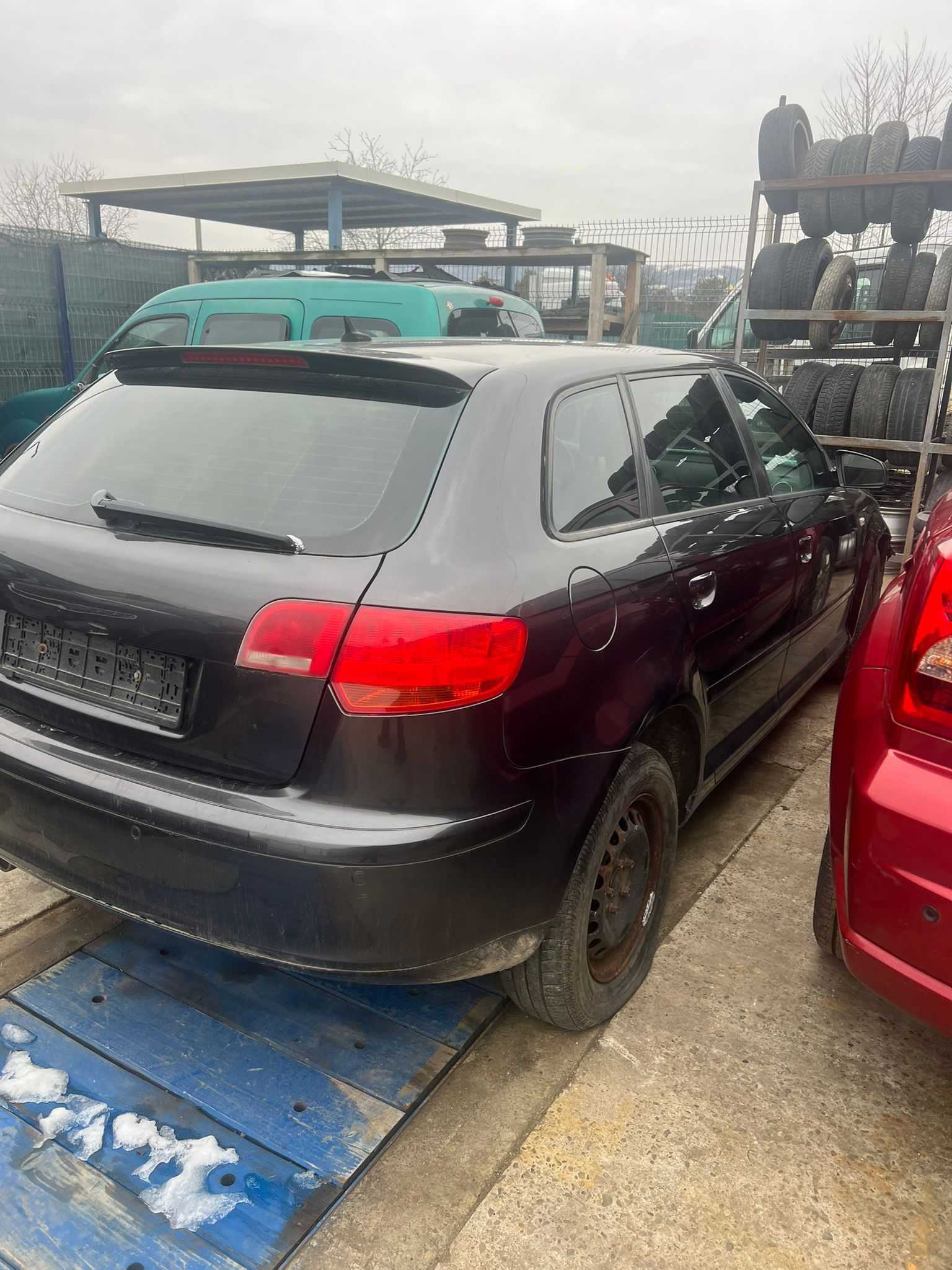 Dezmembrez Audi A3 8P 2007 motor 1.6 BLF