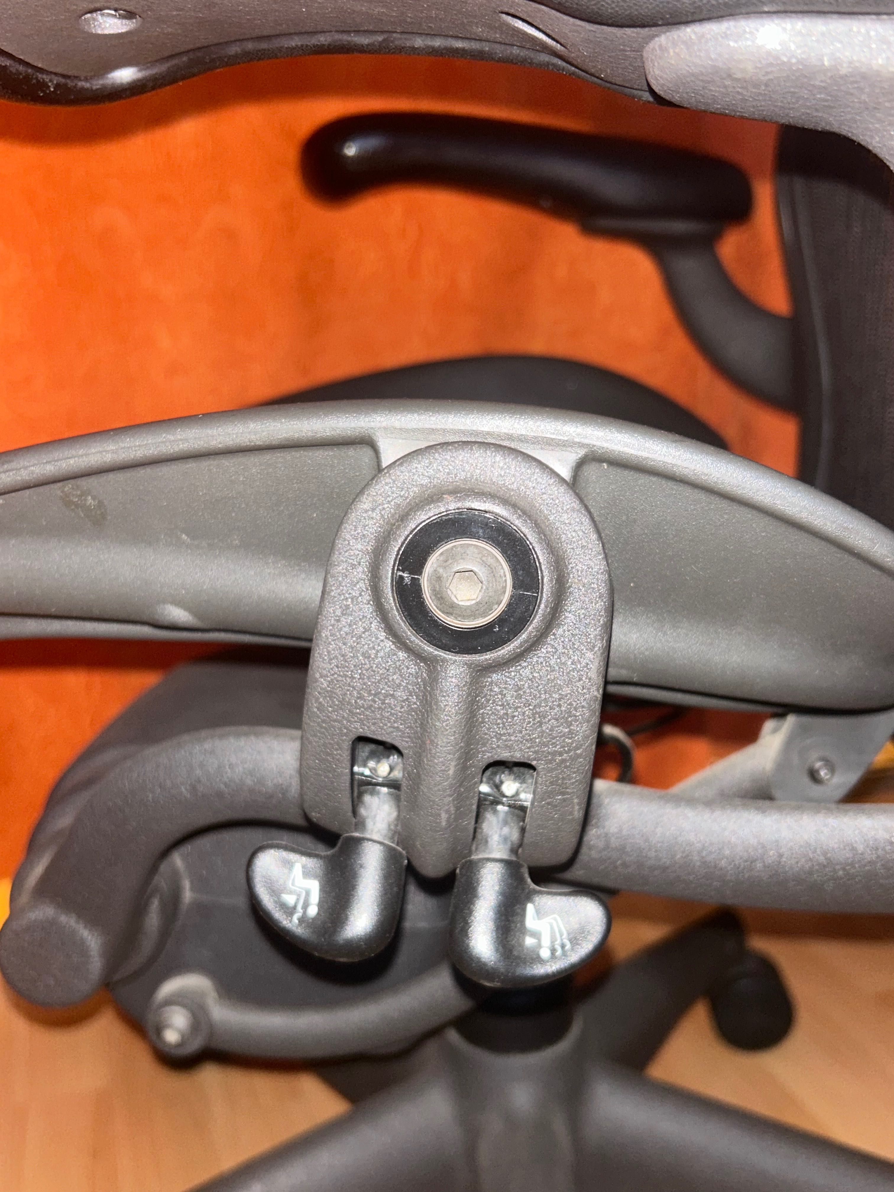 Scaun ergonomic Herman Miller Aeron Remastered