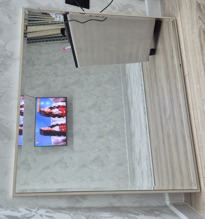 Настенное зеркало