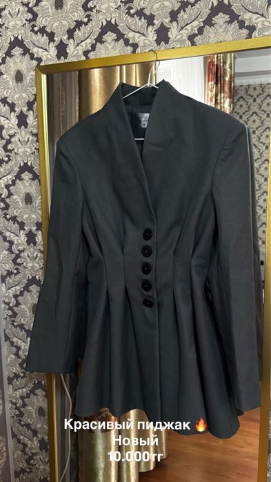 Разгрузка гардероба, вещи новые , платья, пиджаки