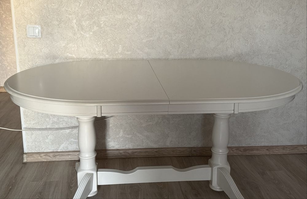 Стол новый и надежный