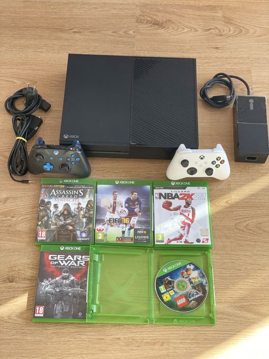 Consola XBOX ONE 500 GB + 2 Controllere + Jocuri Bonus