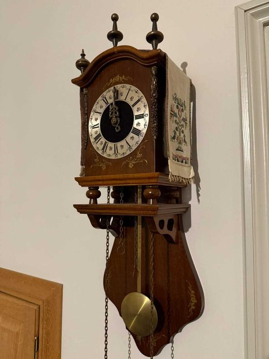 vand ceas de perete in stare buna,provenienta Olanda pret 550 lei