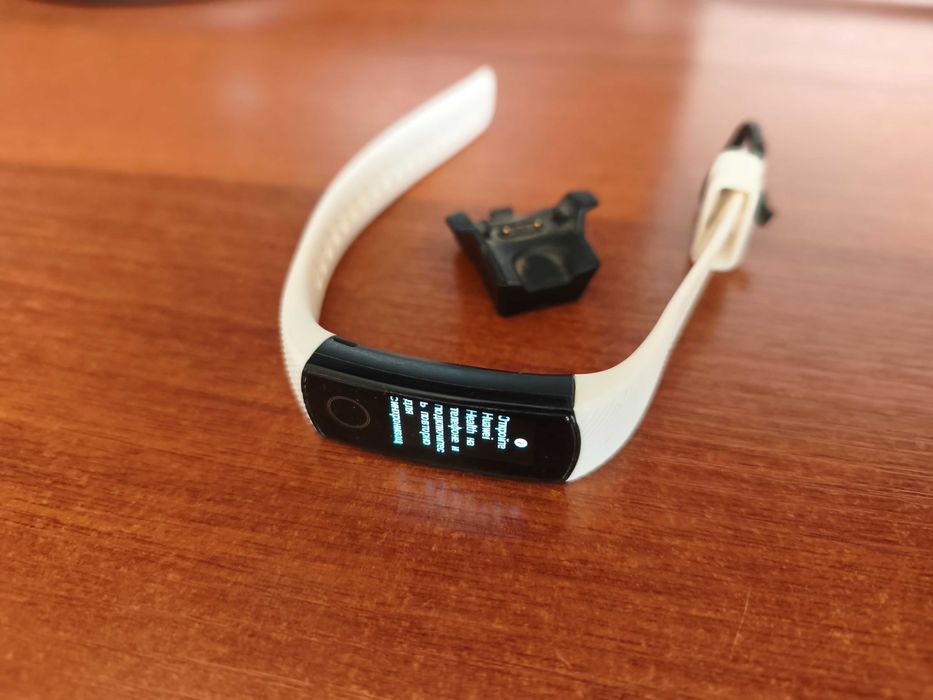 Продаю фитнес-браслет Honor Band 4