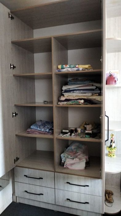 Шкаф угловой отличного состояния