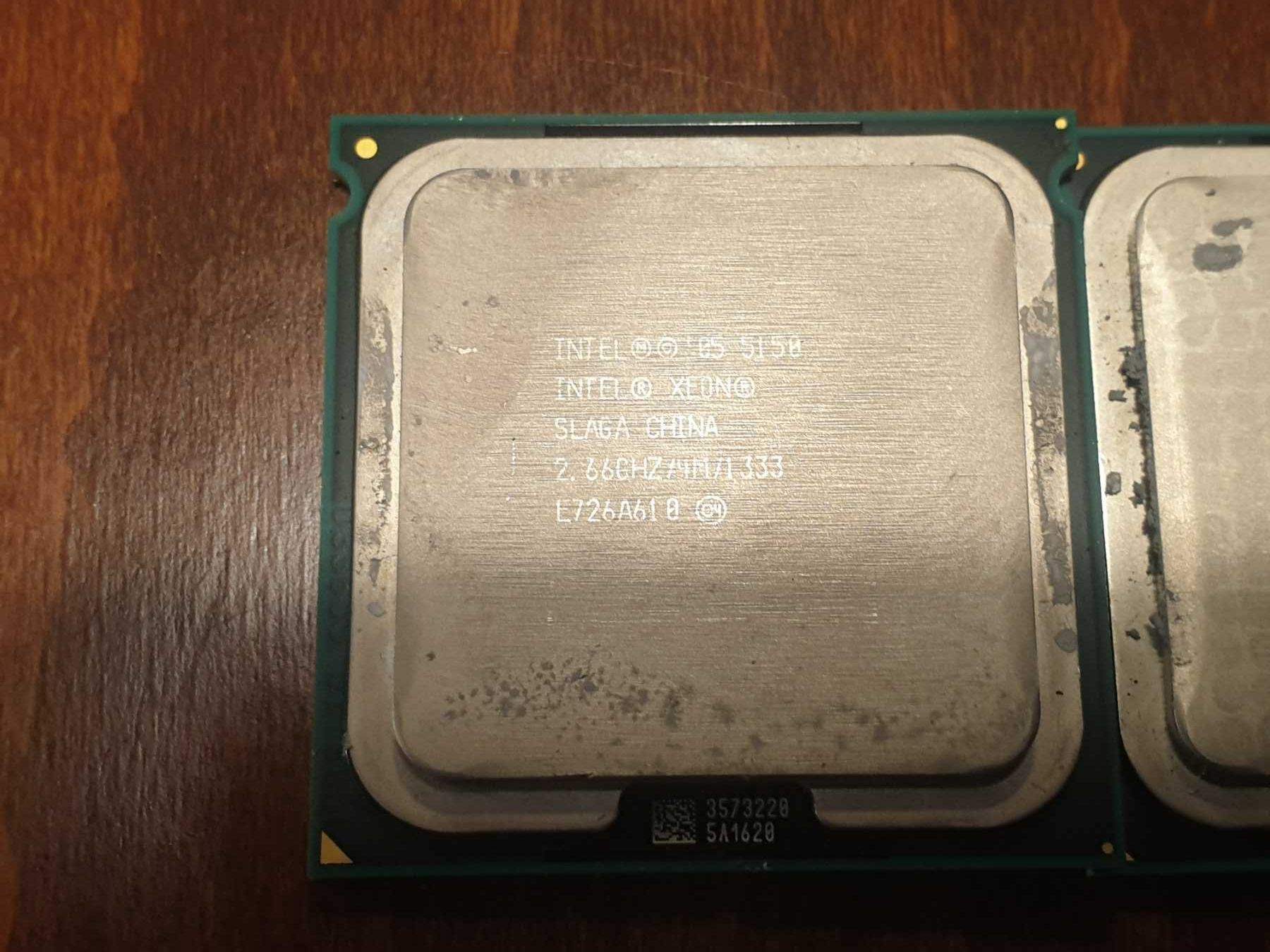 Два процесора Intel Xeon 5150