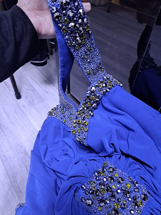 Шикарное платье с камнями