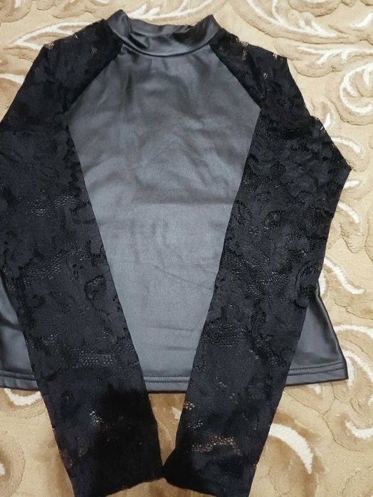 Vând bluza din piele ecologica
