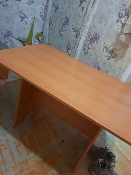 Продам стол кухонный