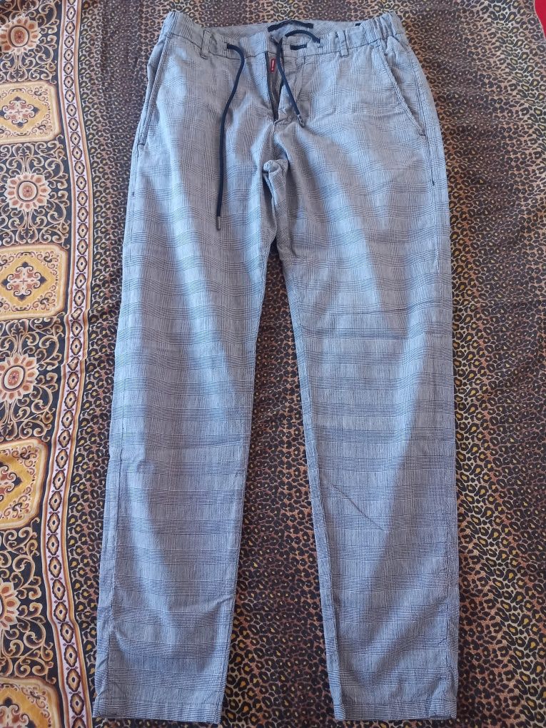 Vând blugi pantaloni massimo dutti