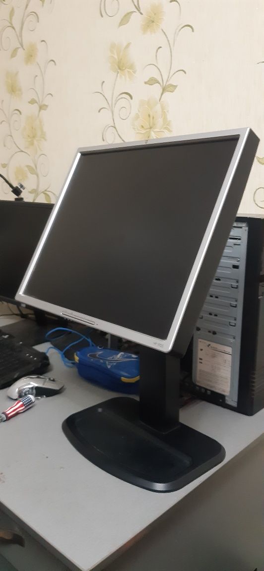 Monitor hp1955 zor xolatda