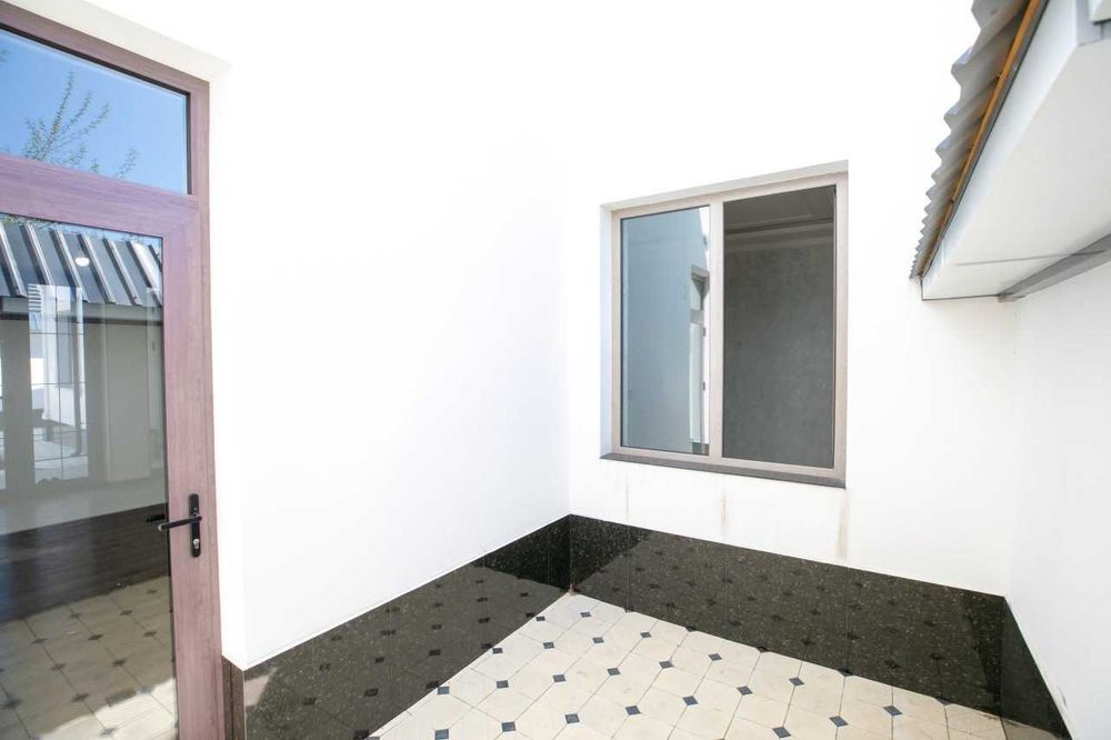 СРОЧНО ПРОДАЮ ЕВРО ДОМ в Янгихаётском р-н, Бинокор, 2,5 соток земли