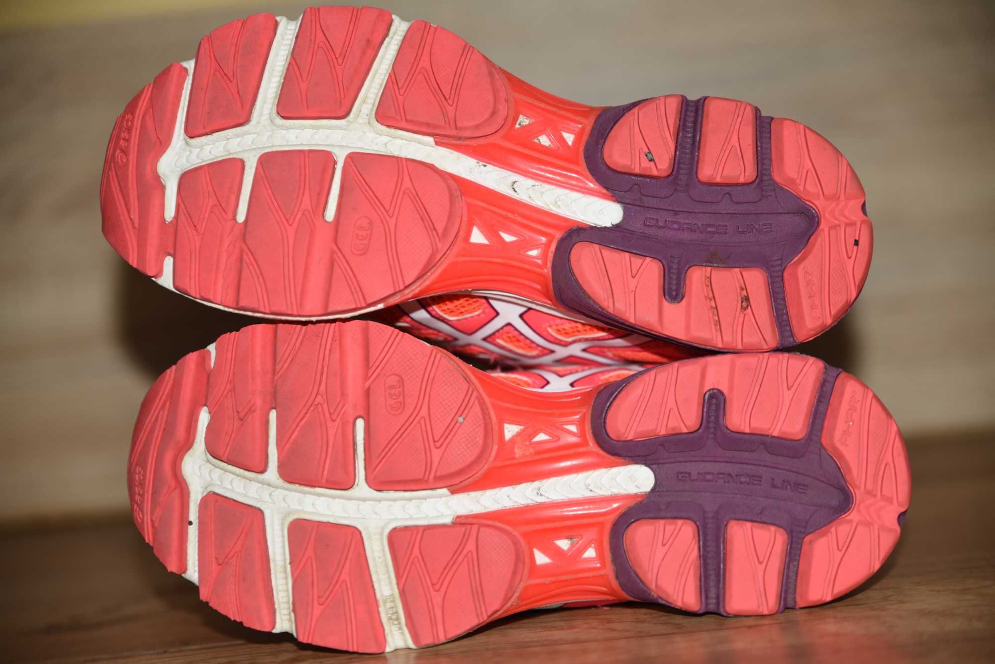Asics Оригинални дамски маратонки 38 номер,
