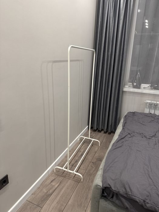 Напольная вешалка