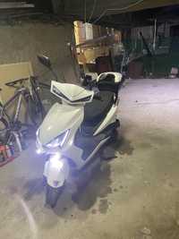 Продам скутер,практически новый