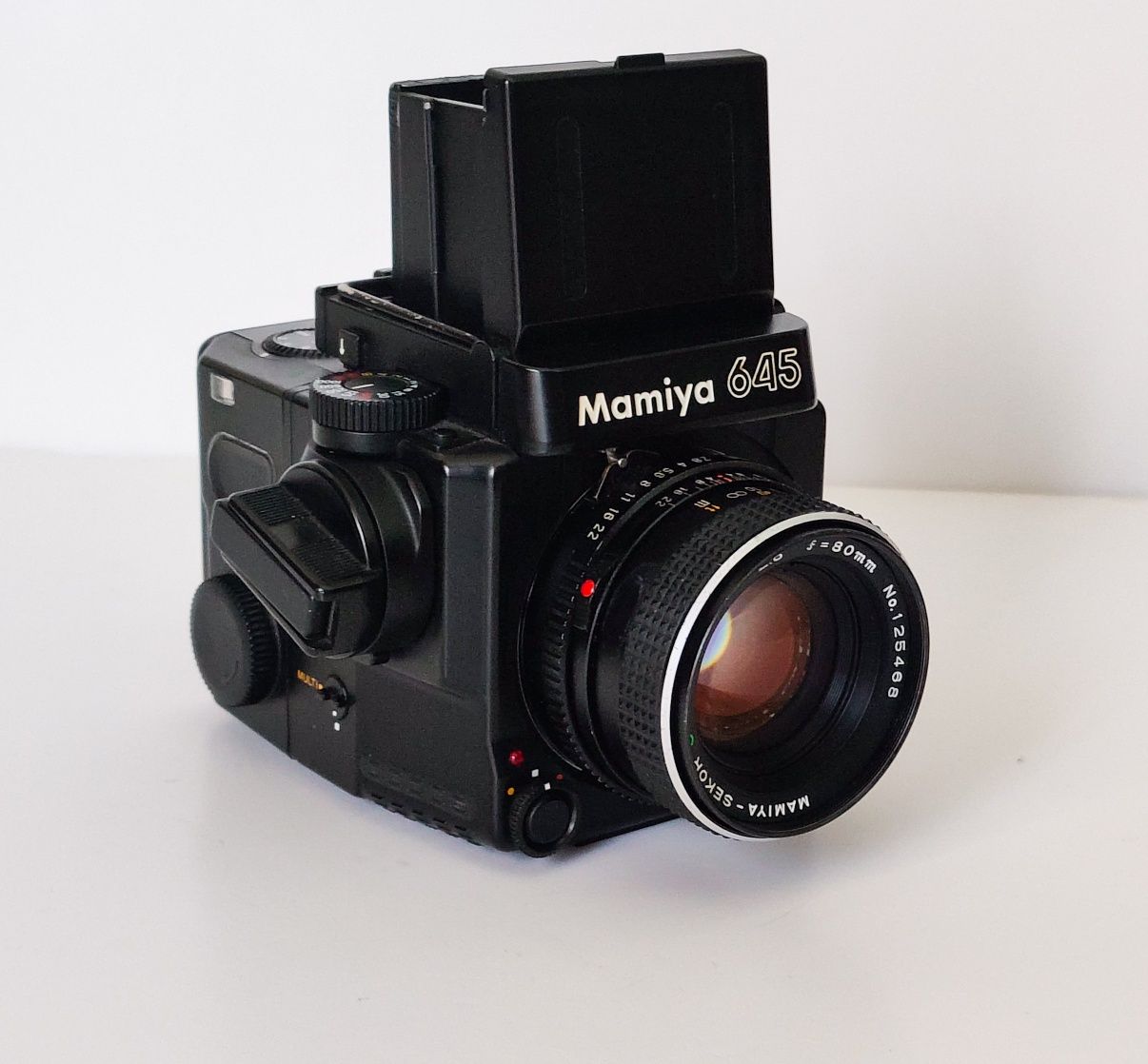 Mamiya 645 Super, 80 mm f2.8, eye & top viewfinder