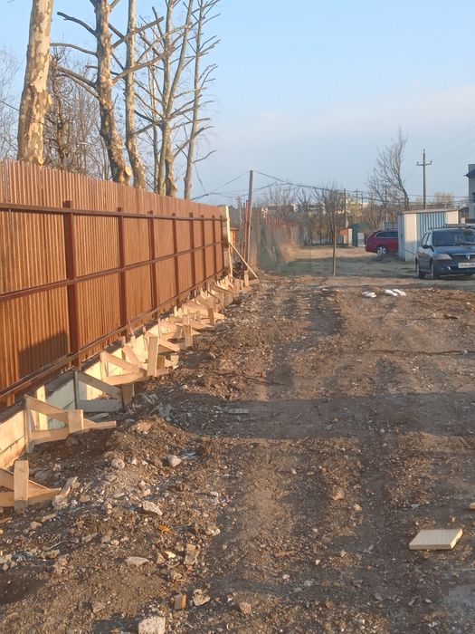 Executam garduri si porti plasa bordurata sipca metalica tabla cutata