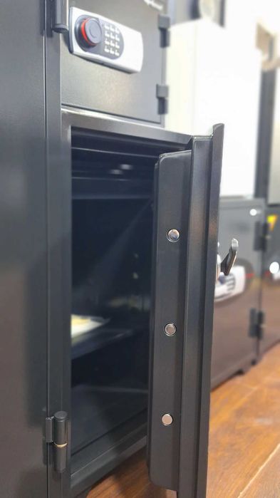 Сейф Seyf Diplomat . Made in Korea. Имеется доставка