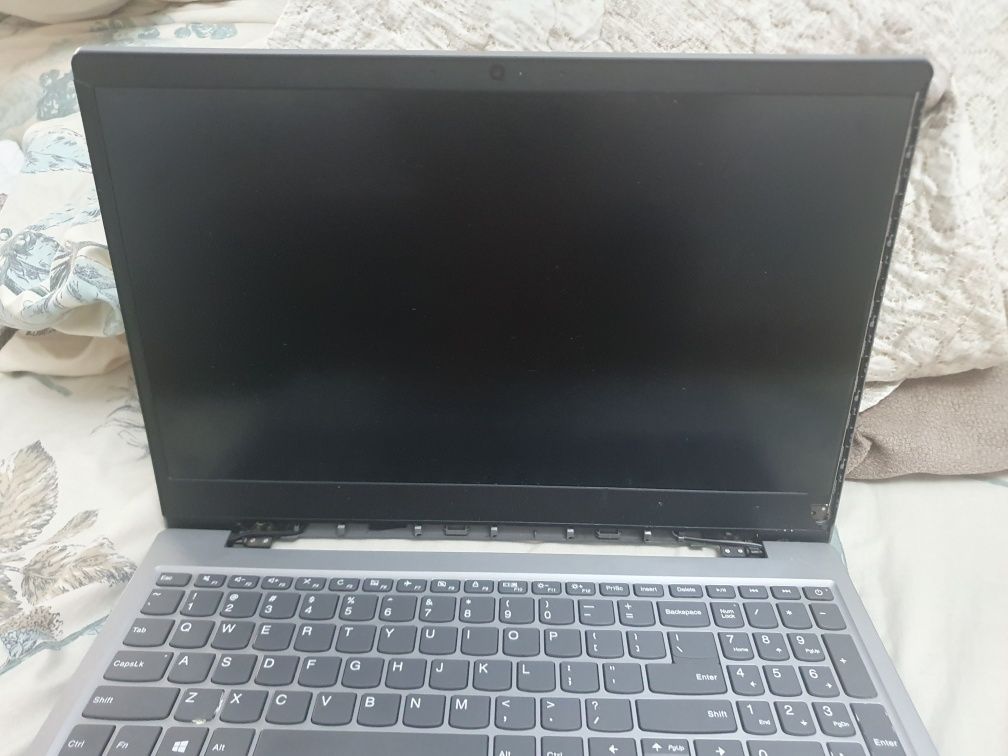 Vând laptop lenovo