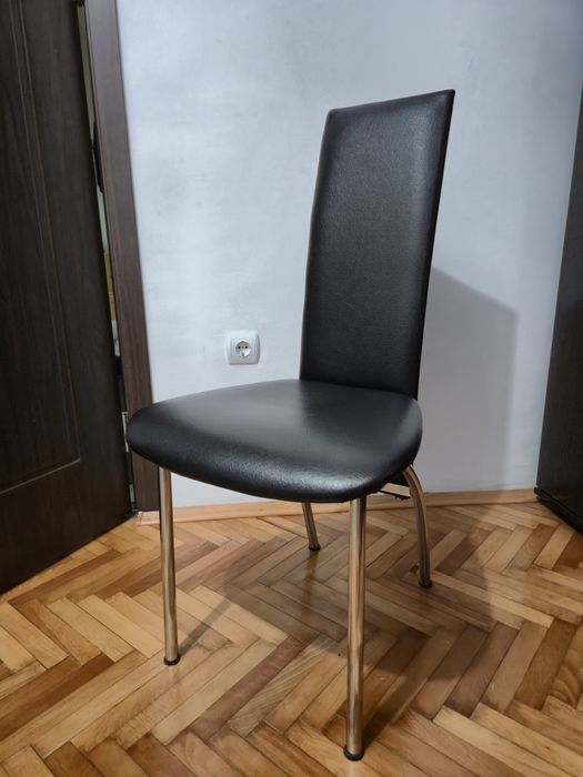 4 scaune de bucătărie negre cu picioare cromate