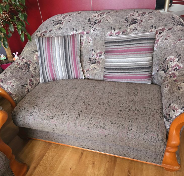 Масивна холова мека мебел