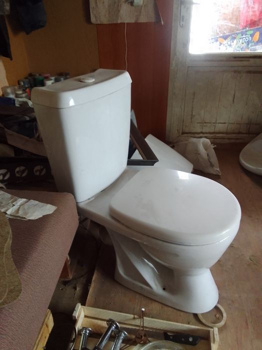 Унитаз бу в комплекте рабочий чистый 15000 тн