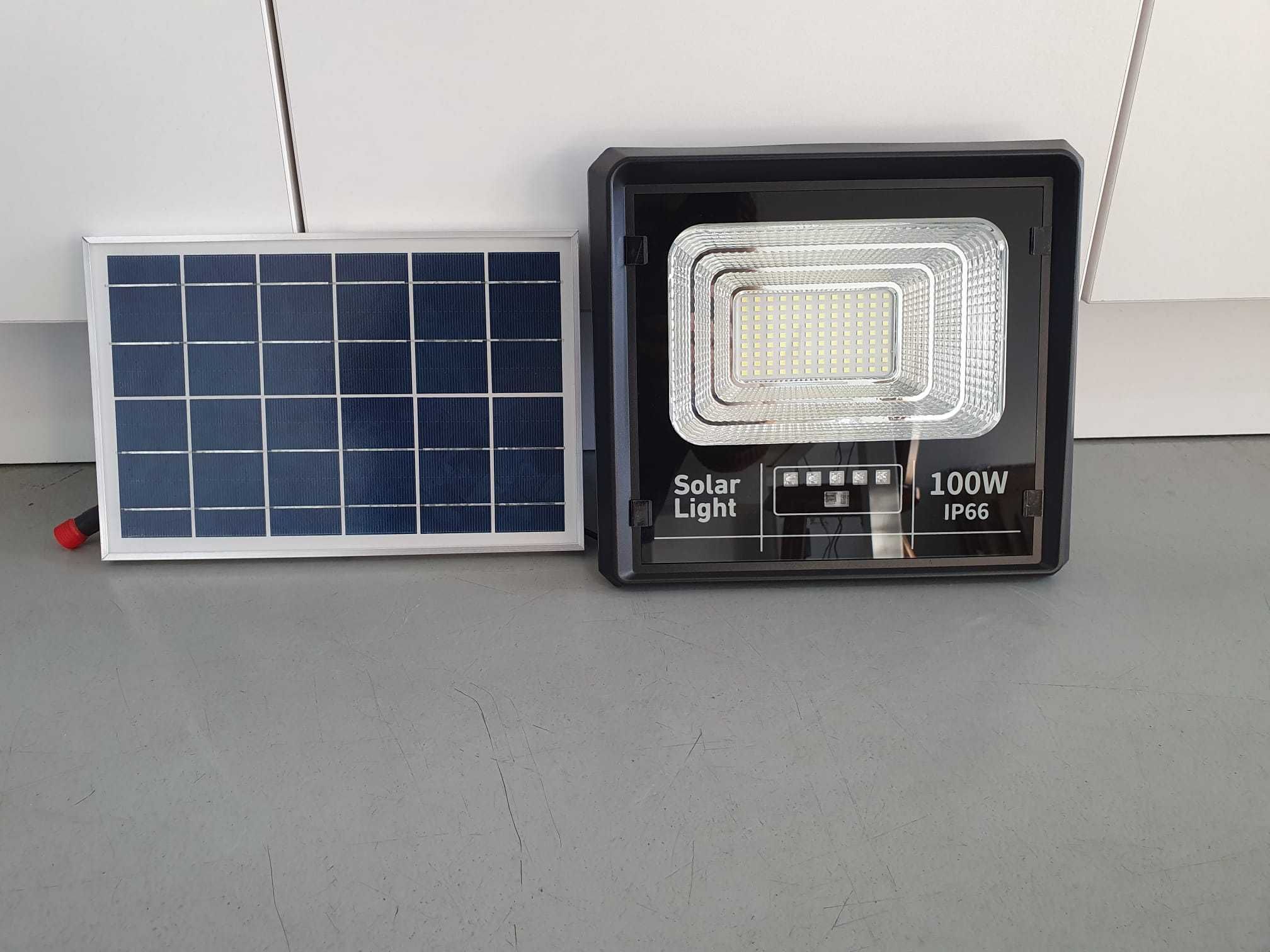 Lampi solare- Proiector LED  100 w cu panou solar, lampa solara