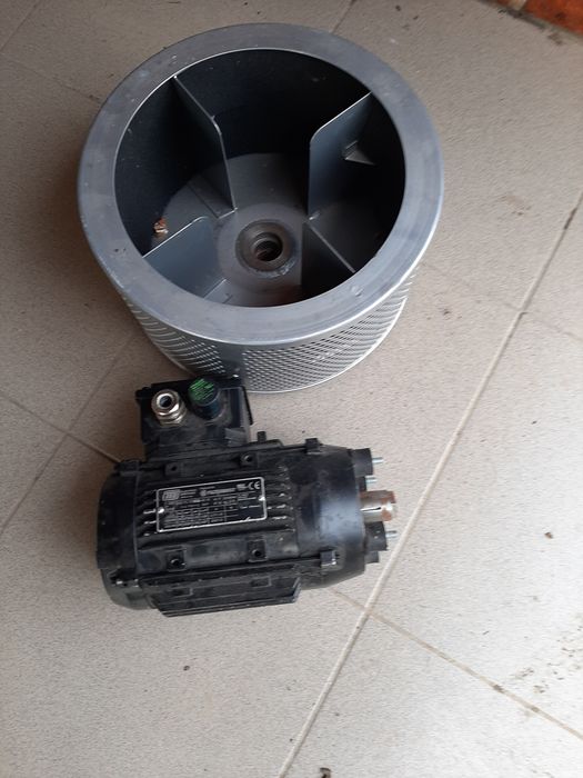 Vînd motor cu ventilator  vedeți urmatoare poză cu pretu din fabrică