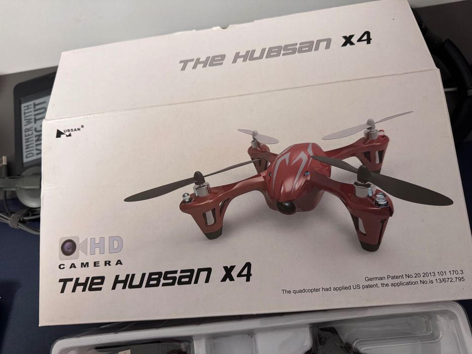 Дрон The Hubsan x 4 червен с камера