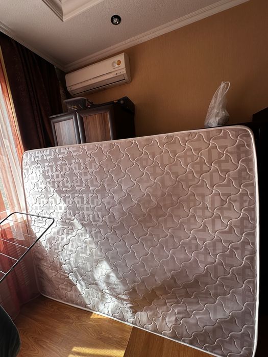 Отдам матрас пружинный 160*200