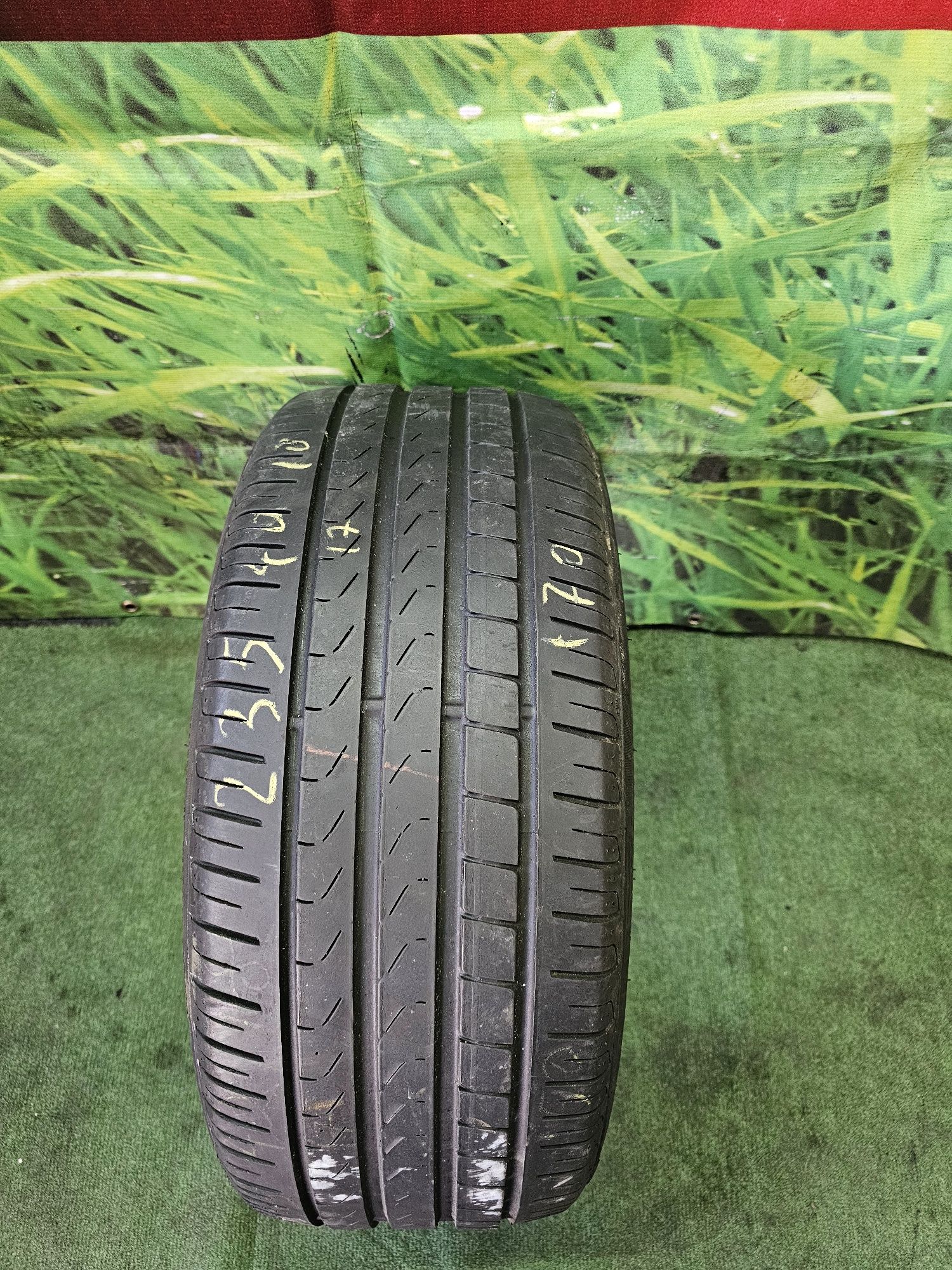 1x 235 40 18 vara pirelli