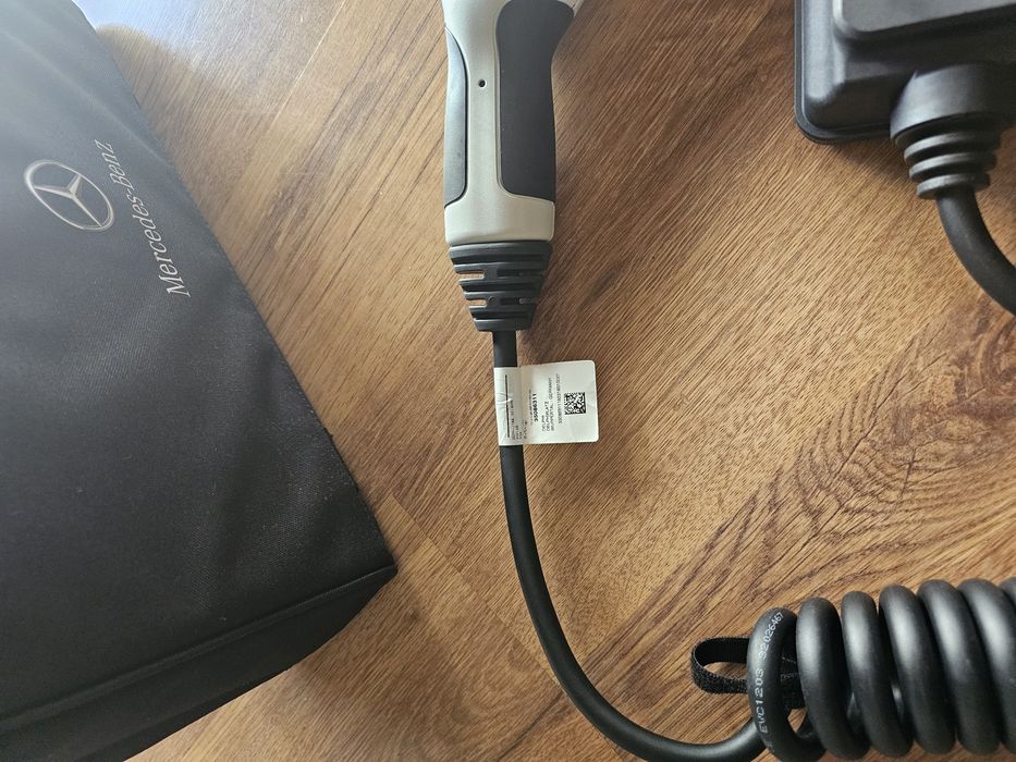 Кабел за зареждане на електрически Mercedes