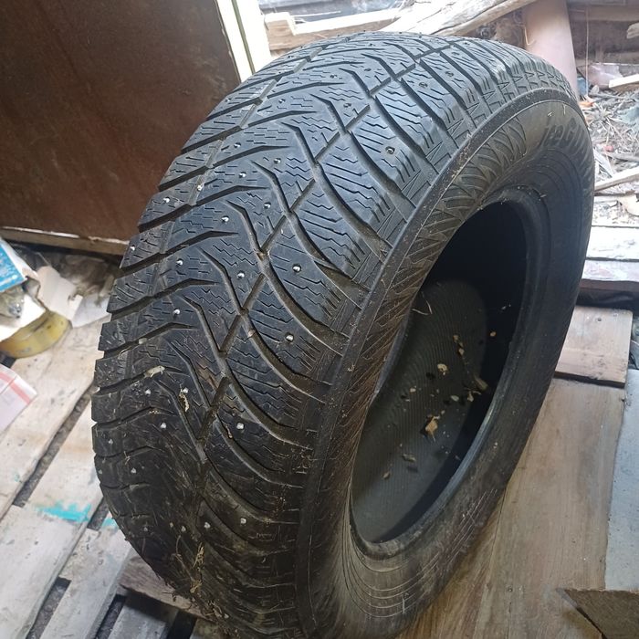 Зимние шины 285/60/18 шипы,