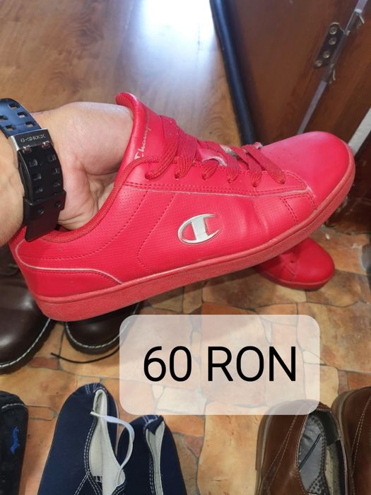 Vand adidasi , pantofi.