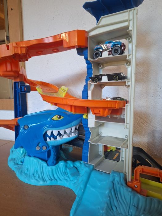 Игрален комплект Hot wheels писта за акули