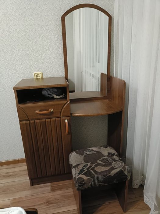 Продам спальный гарнитур 
Описание:
Кровать + матрас ортопедический ср