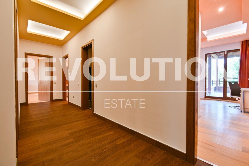 Дава се под наем Четиристаен апартамент в София, Витоша - 300 кв.м за 1900 € - Снимка #20