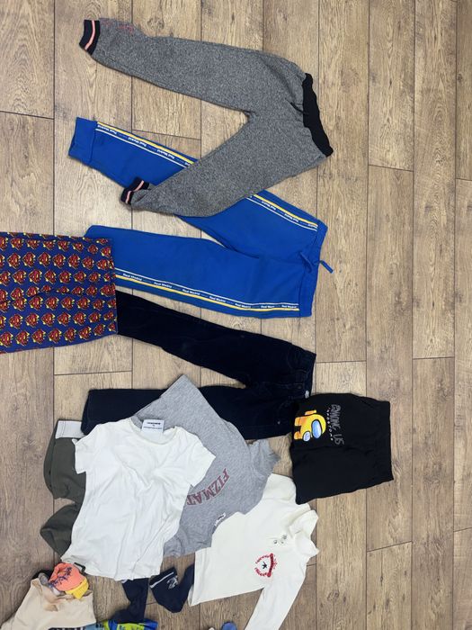 Детские вещи отдам даром на лет 7-9