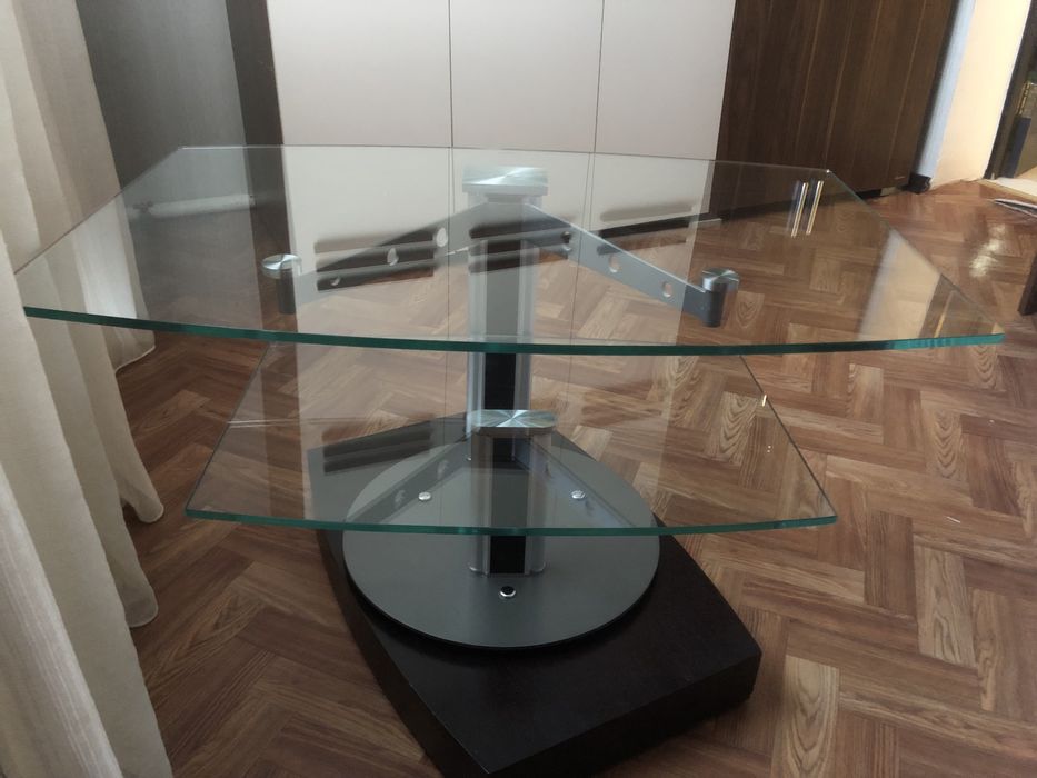 Вращающаяся подставка под телевизор, Малайзия