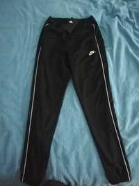 Pantaloni Nike noi cu eticheta