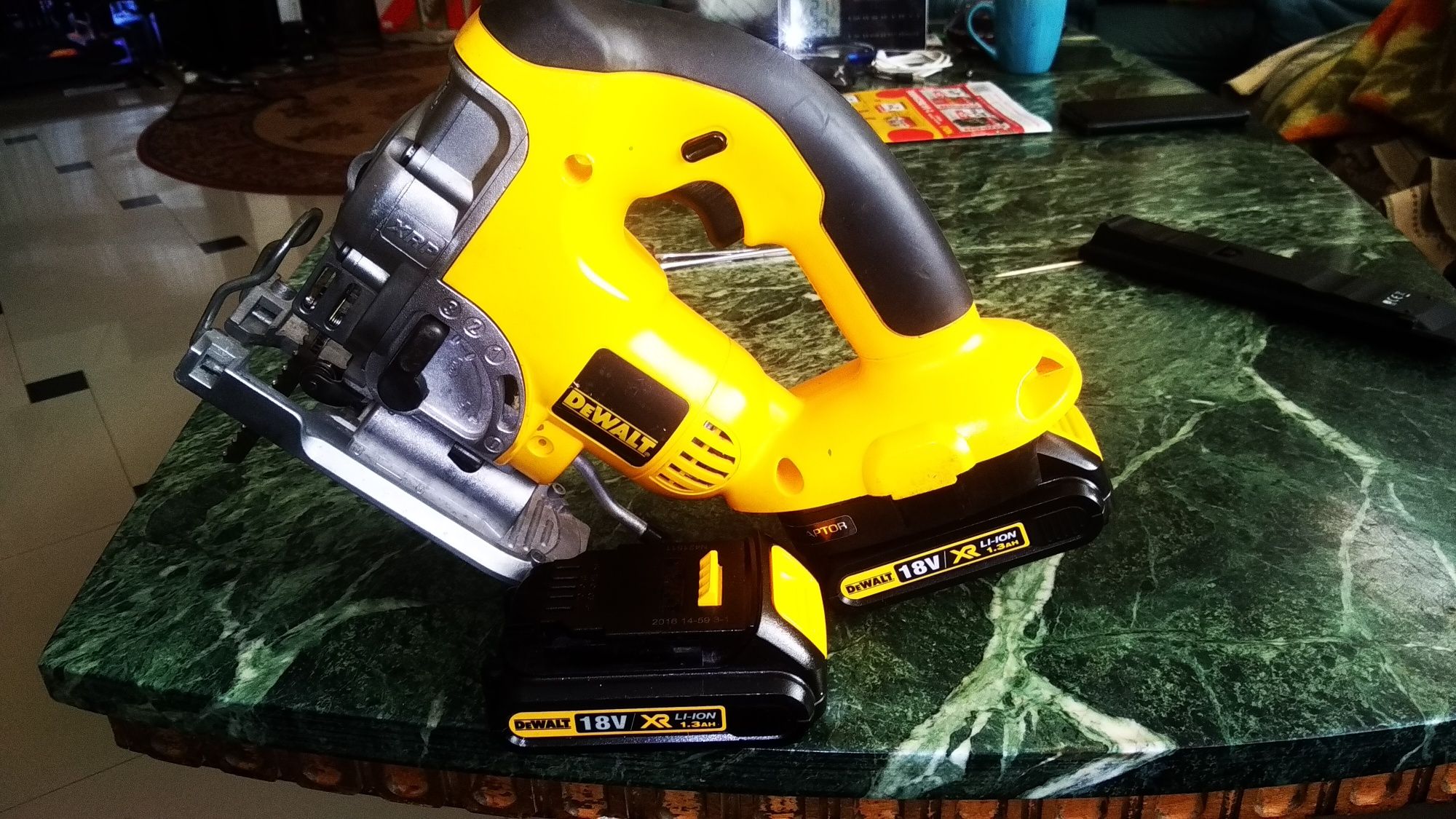 Vînd șoricel DEWALT DC330aproape nou f.intretinut+cu baterie NI-CD-18v