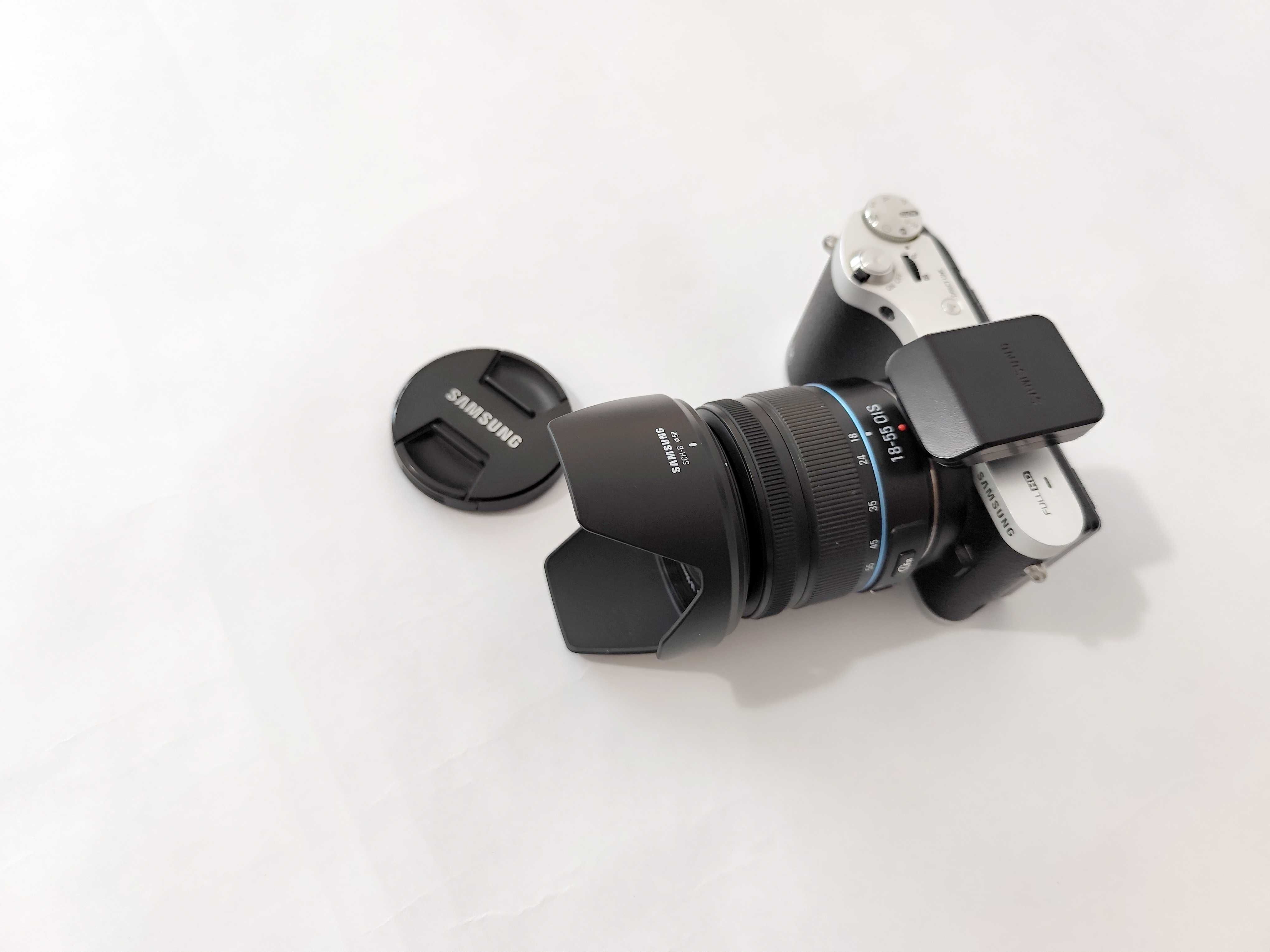 Фотоапарат Samsung NX300M - 20.3 mp, отлично състояние, малък статив