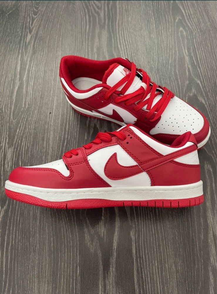 Adidasi Nike Dunk Red